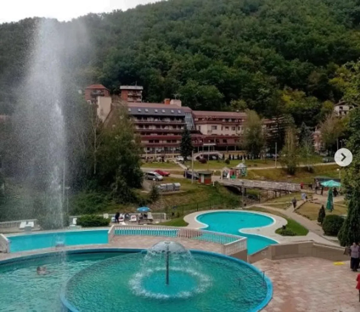 Sijarinska Banja sa termalnim bazenima i gejzirom